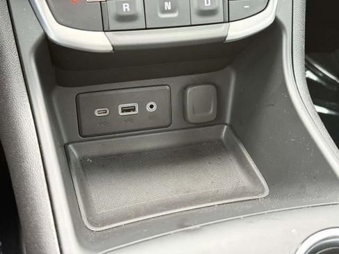 Used 2024 GMC Terrain SLE image 27