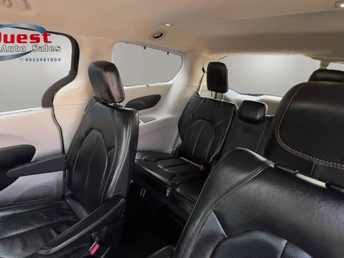 Used 2018 Chrysler Pacifica Touring-L Plus FWD image 13