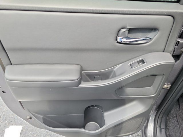 Used 2024 Nissan Frontier SV RWD image 9
