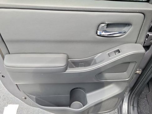 Used 2024 Nissan Frontier SV RWD image 9