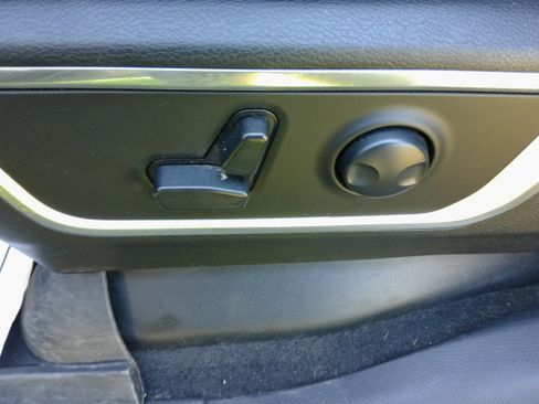 Used 2024 RAM 1500 Laramie AWD/4WD image 14