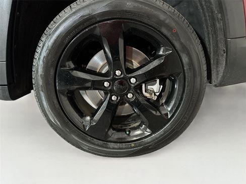 Used 2022 Jeep Grand Cherokee L Laredo RWD image 31