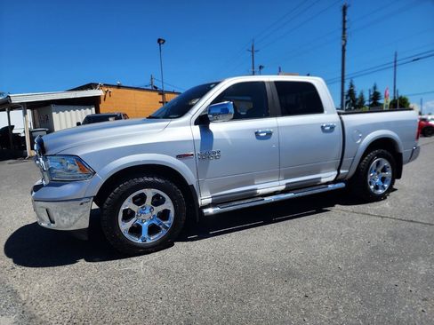 Used 2016 RAM 1500 Laramie w/ Convenience Group AWD/4WD image 10
