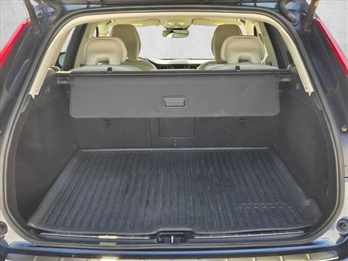 Used 2022 Volvo XC60 B5 Inscription w/ Protection Package Premier image 6