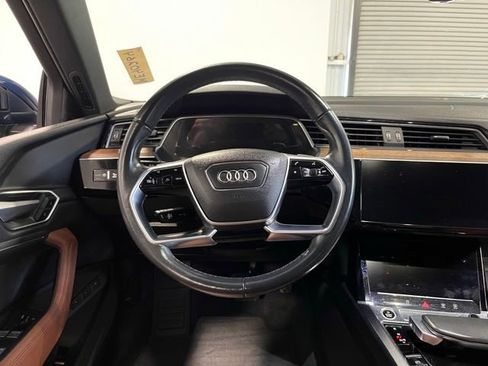 Used 2022 Audi e-tron Premium Plus w/ Premium Plus Package AWD/4WD image 20