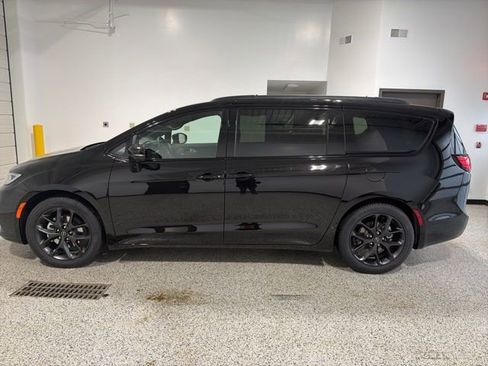 New 2026 Chrysler Pacifica Limited w/ S Appearance Package image 23