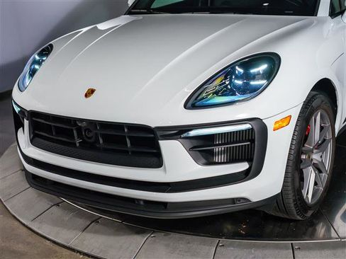 Certified 2025 Porsche Macan S AWD/4WD image 12