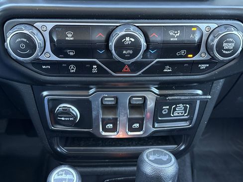 Used 2021 Jeep Wrangler Sport image 22