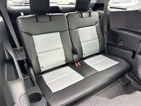 Used 2023 Ford Explorer XLT w/ Equipment Group 202A image 29