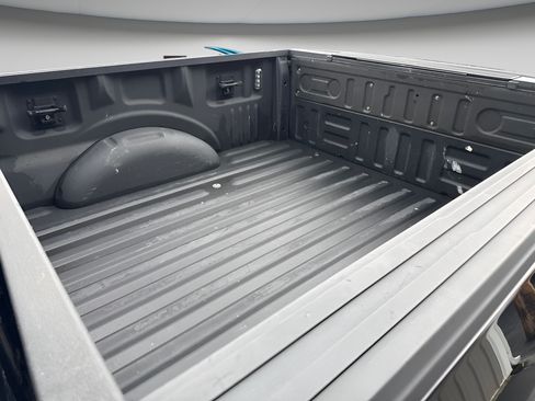 Used 2019 Ford F150 Lariat w/ Equipment Group 502A Luxury AWD/4WD image 8