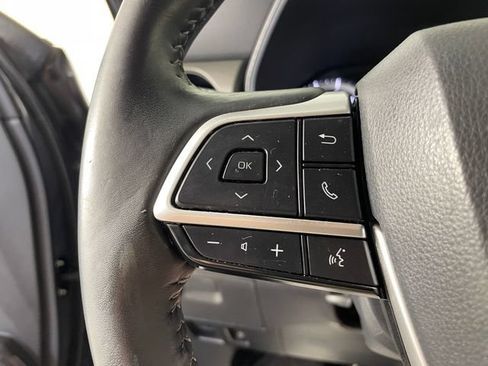 Used 2023 Toyota Highlander LE FWD image 10
