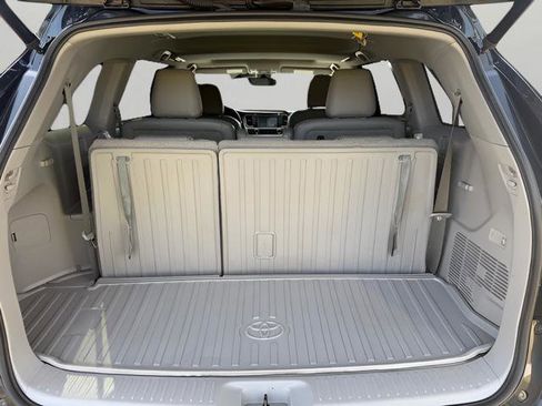 Used 2018 Toyota Highlander XLE AWD/4WD image 34
