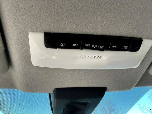 Used 2020 Nissan Kicks SV image 18