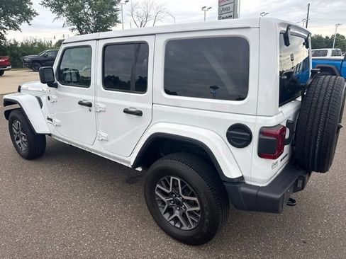 Used 2025 Jeep Wrangler Unlimited Sahara AWD/4WD image 6