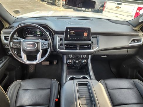 Used 2022 GMC Yukon SLT w/ SLT Premium Package image 16