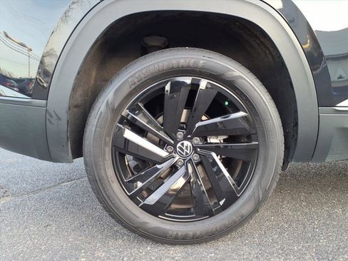 Certified 2023 Volkswagen Atlas Cross Sport SE w/ Black Wheel Package image 5
