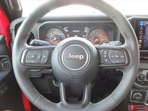 Certified 2025 Jeep Wrangler Unlimited Rubicon w/ Convenience Group AWD/4WD image 20
