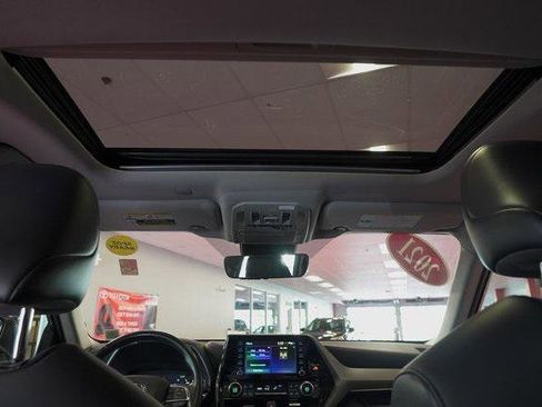 Certified 2021 Toyota Highlander XLE image 39