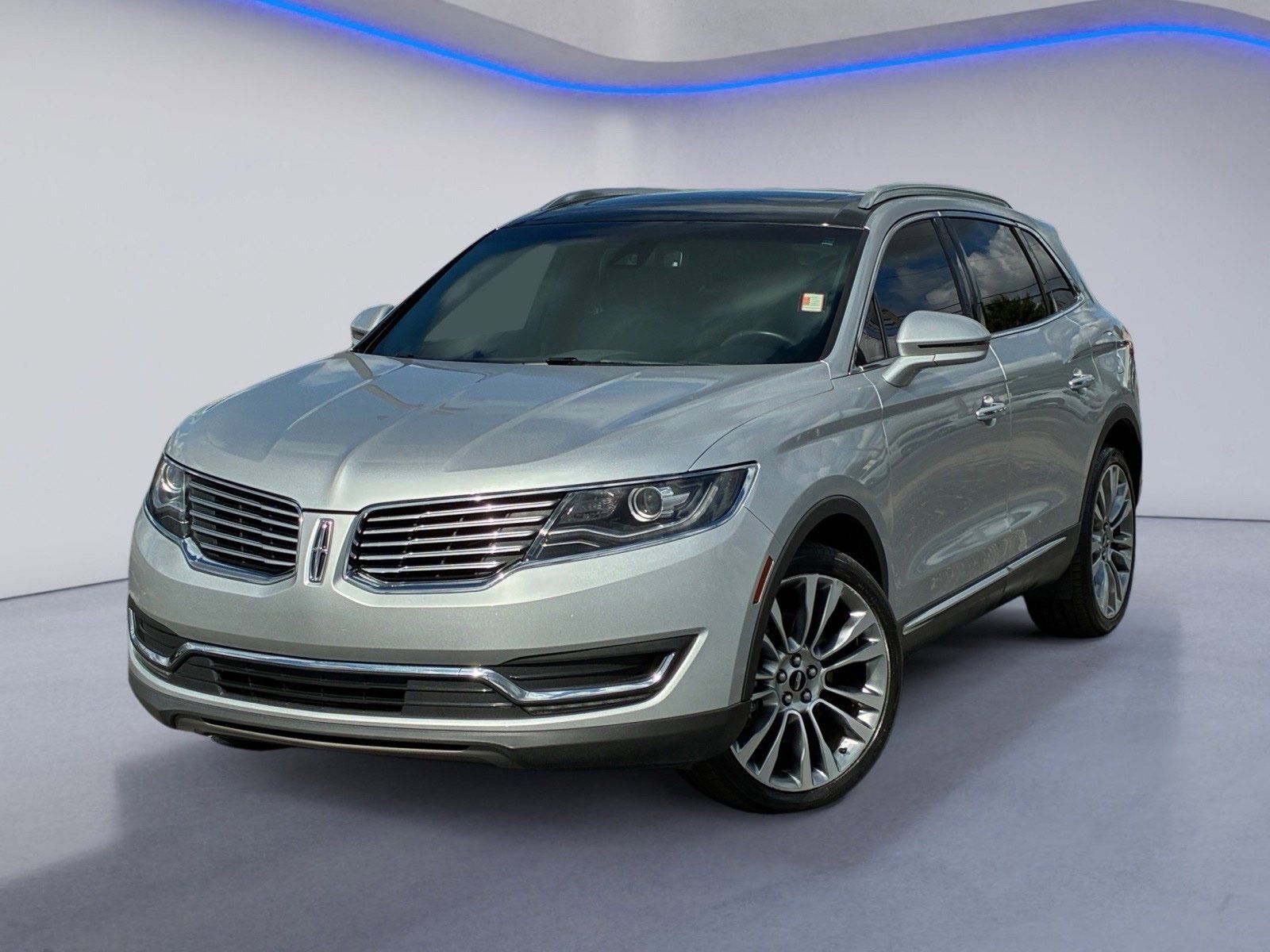 Used 2017 Lincoln MKX Reserve w/ Driver Assistance Package FWD image 2