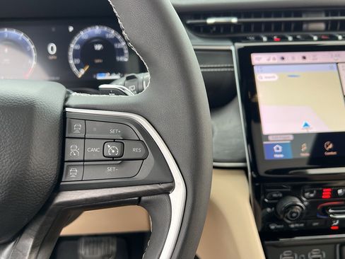 Used 2024 Jeep Grand Cherokee Limited w/ Luxury Tech Group II image 35