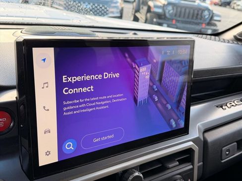 Used 2024 Toyota Tacoma TRD Sport w/ TRD Sport Upgrade Package image 19