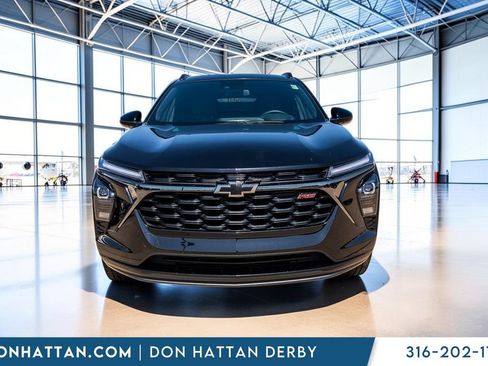 Used 2025 Chevrolet Trax RS FWD image 23
