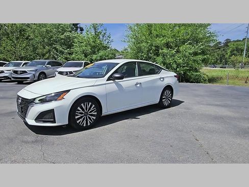 Used 2025 Nissan Altima 2.5 SV image 40