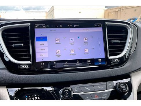 Used 2024 Chrysler Pacifica Touring-L FWD image 25