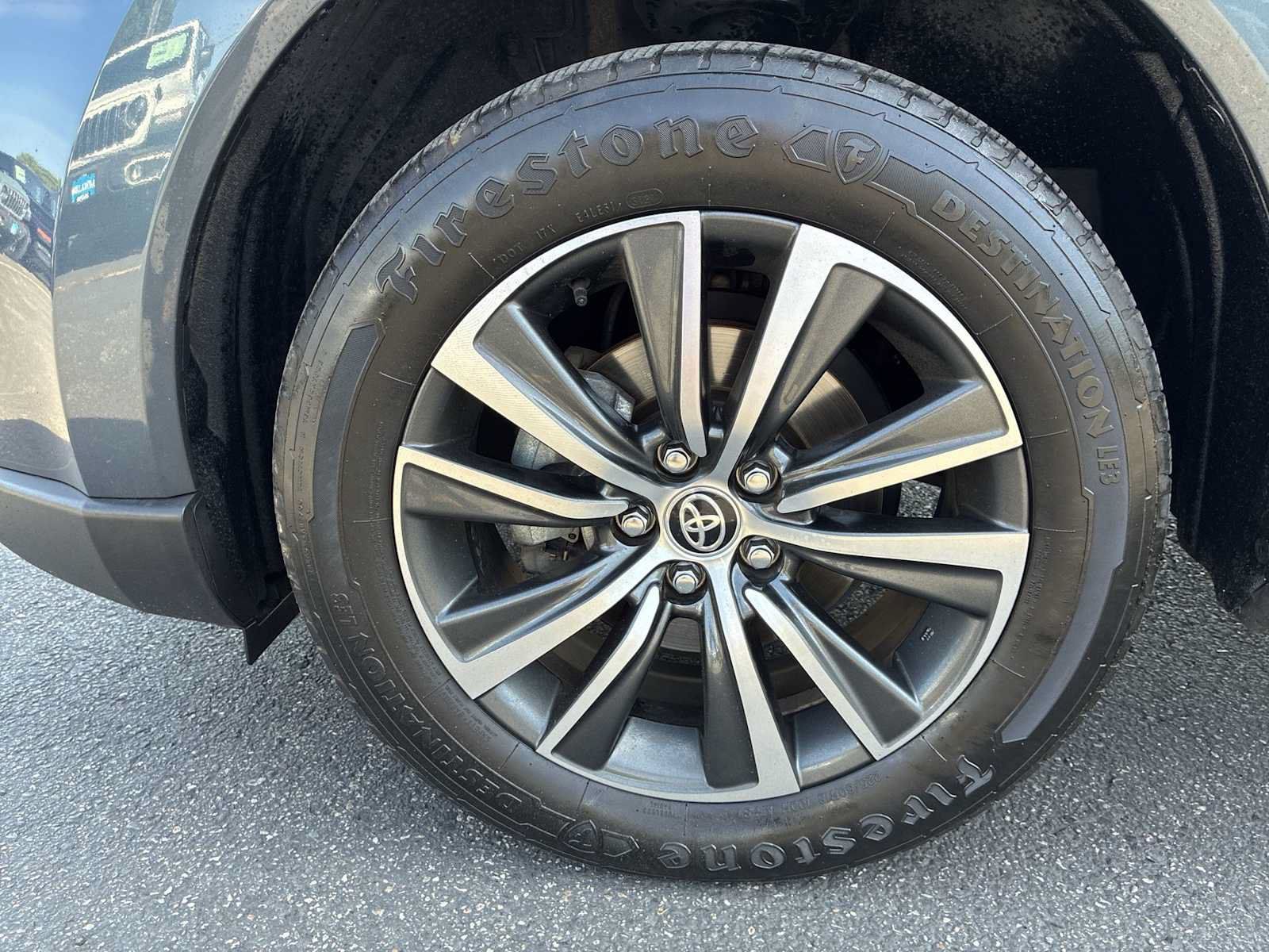 Used 2021 Toyota Venza LE AWD/4WD image 18