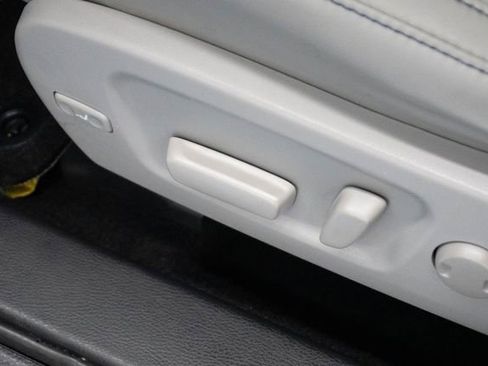 Used 2018 Toyota Highlander XLE image 19