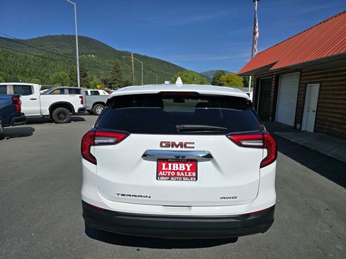 Used 2024 GMC Terrain SLE image 5