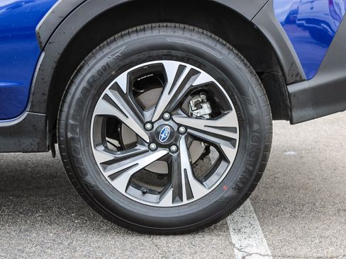 Used 2025 Subaru Crosstrek 2.5i Premium AWD/4WD image 9