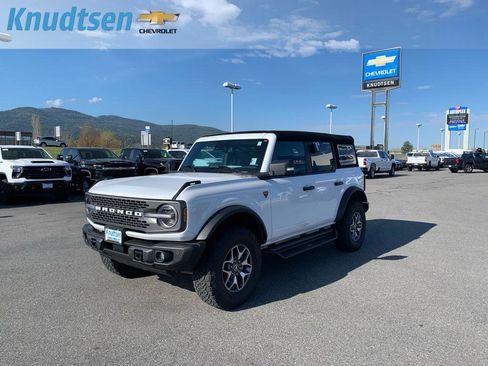 Used 2023 Ford Bronco Badlands AWD/4WD image 3