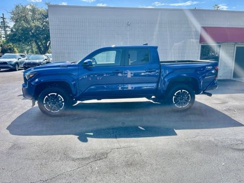 Used 2025 Toyota Tacoma TRD Sport AWD/4WD image 2