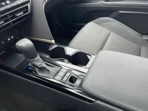 Used 2025 Toyota Camry LE image 39