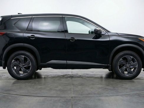Used 2025 Nissan Rogue SV AWD/4WD image 11