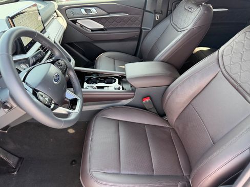 New 2026 Ford Explorer Platinum w/ LUX Leather Package AWD/4WD image 11