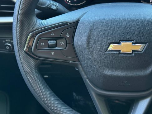 Used 2023 Chevrolet TrailBlazer LS FWD image 19