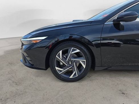 Used 2024 Hyundai Elantra Limited FWD image 14