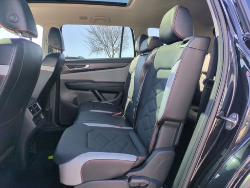 Used 2024 Volkswagen Atlas Peak Edition SE image 30