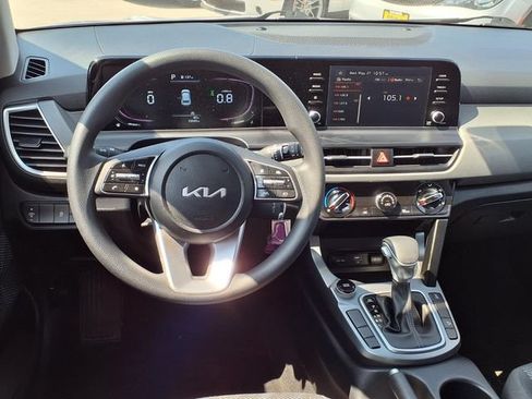 Used 2024 Kia Seltos LX AWD/4WD image 14