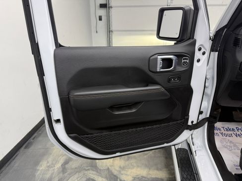 Used 2024 Jeep Wrangler Unlimited Sahara AWD/4WD image 9