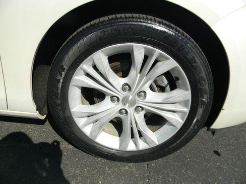 Used 2014 Chevrolet Impala LT w/ Premium Seating Package image 19