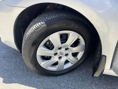 Used 2010 Toyota Camry LE image 25