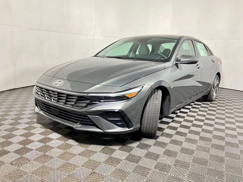 New 2026 Hyundai Elantra Limited image 9