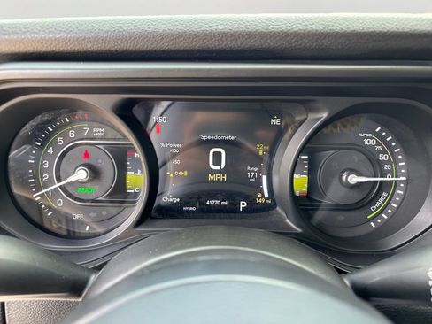 Used 2024 Jeep Wrangler Unlimited w/ Convenience Group AWD/4WD image 29