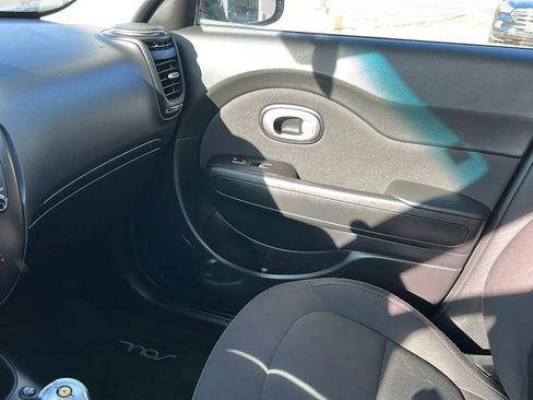 Used 2018 Kia Soul image 13