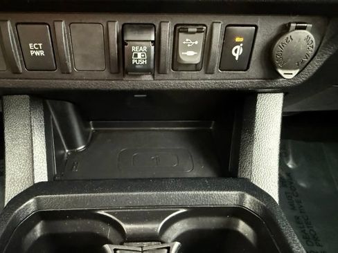 Used 2019 Toyota Tacoma TRD Off-Road AWD/4WD image 36