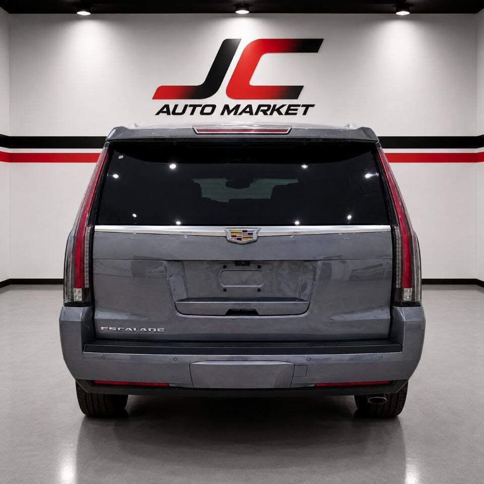 Used 2019 Cadillac Escalade Luxury RWD image 4