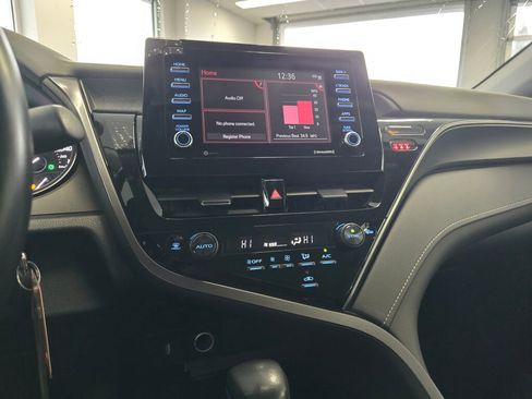 Used 2024 Toyota Camry SE image 28